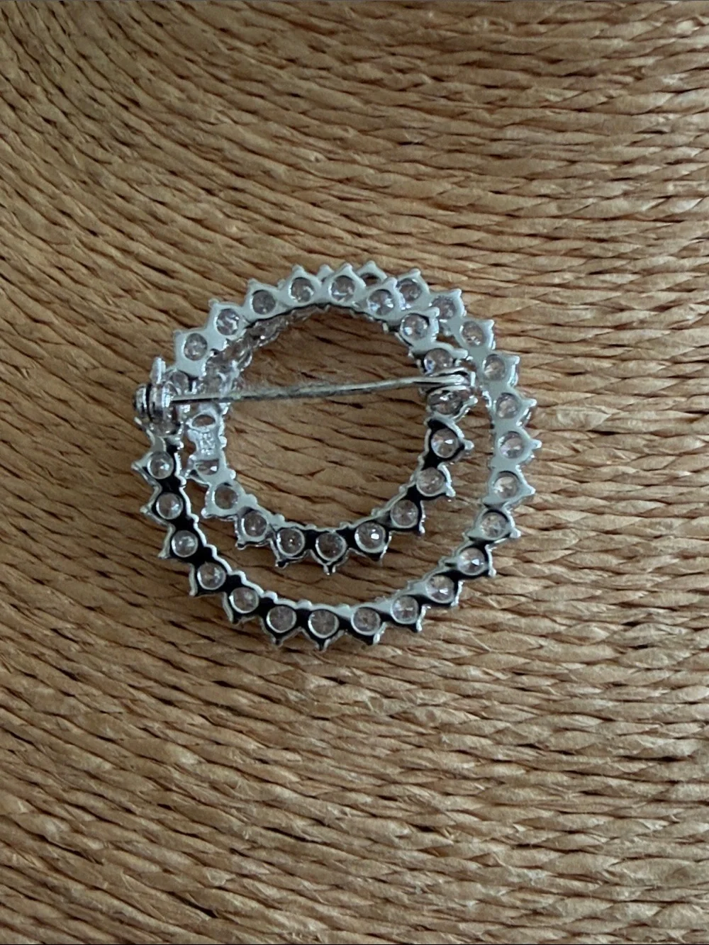 Crystal brooch double circle silver frame